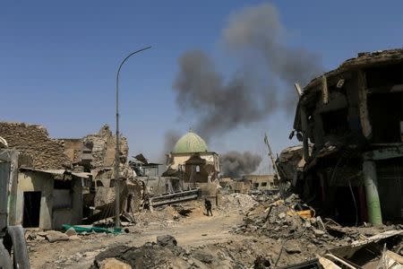 Smoke rises from clashes in the Old City in Mosul, Iraq, July 1, 2017. REUTERS/Alaa Al-Marjani