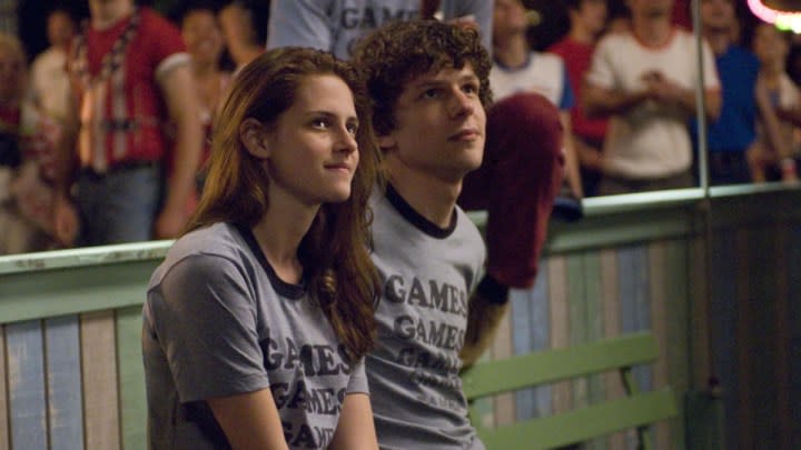 Kristen Stewart and Jesse Eisenberg in Adventureland.