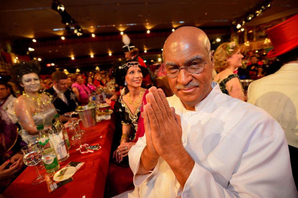 Der damalige Finanzminister Markus Söder zum Fasching 2015 im Brownface als Gandhi (Bild: Thomas Lohnes/Getty Images)