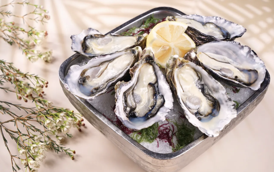 Buffet Discount｜Wan Chai Bay View International Buffet Dinner is limited to $1 extra for the second person! All-you-can-eat seafood-themed delicacies starting from $190 per person. Must-try Golden Cheese Baked Oysters/Spicy Boiled Snails/Garlic Vermicelli Steamed Scallops