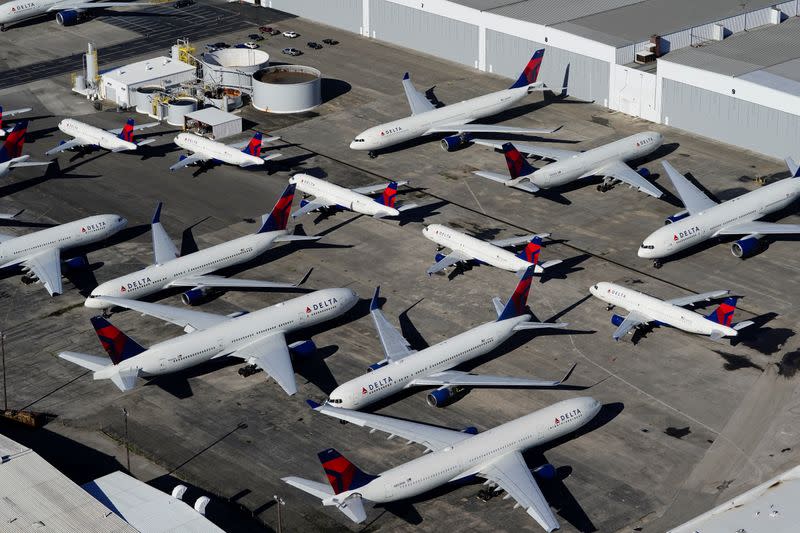 Imagen de Archivo de aviones de pasajeros de Delta Air Lines aparcados en el Aeropuerto Internacional Birmingham-Shuttlesworth en Birmingham, Alababa, EEUU