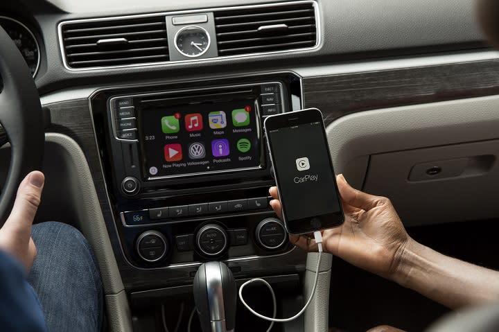 2016 Volkswagen Passat infotainment system photo