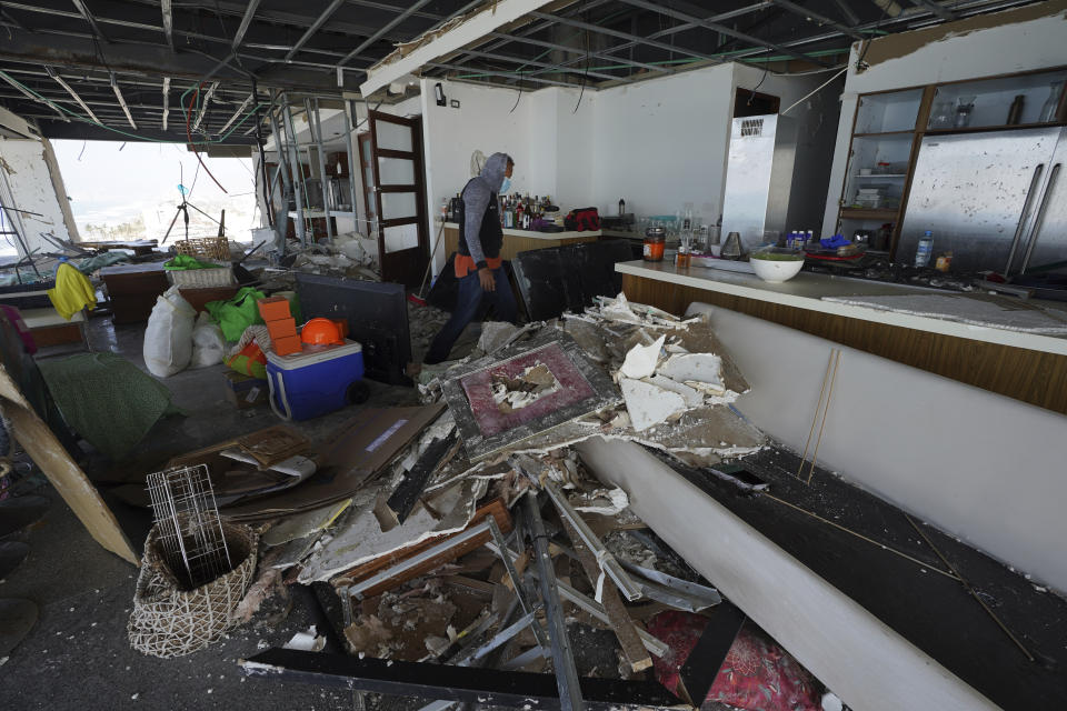 Un apartamento permanece en ruinas cerca de tres semanas después del paso del huracán Otis de categoría 5 en el sector Diamante de Acapulco, México, el jueves 9 de noviembre de 2023. (AP Foto/Marco Ugarte)