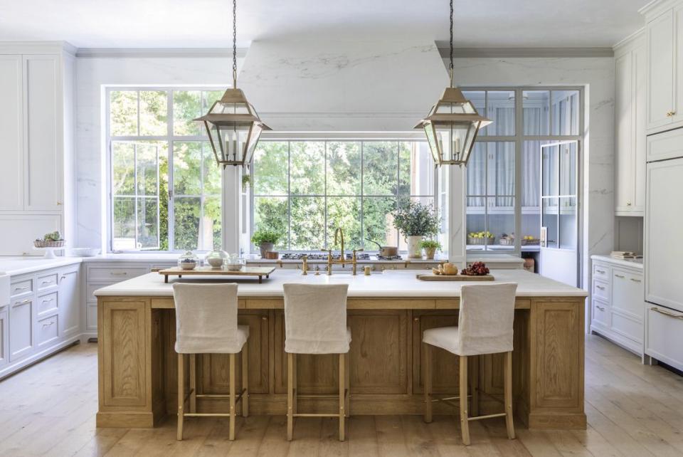 3) Light-Filled Kitchen in Los Angeles