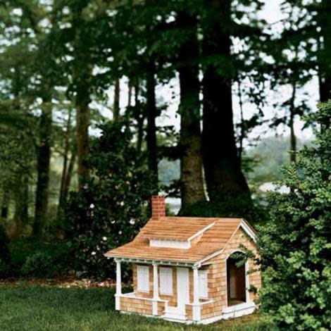 Arts and crafts bungalow doghouse