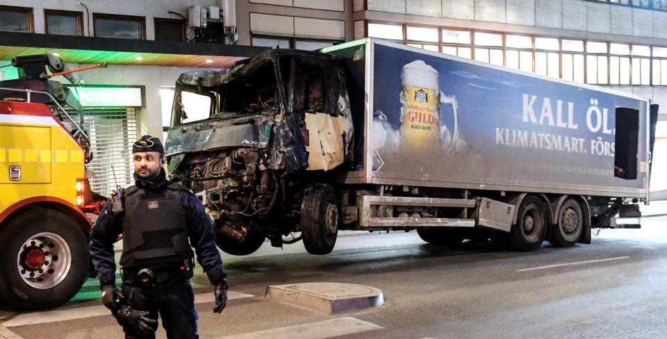 Mann nach Lkw-Anschlag in Stockholm unter Terrorverdacht