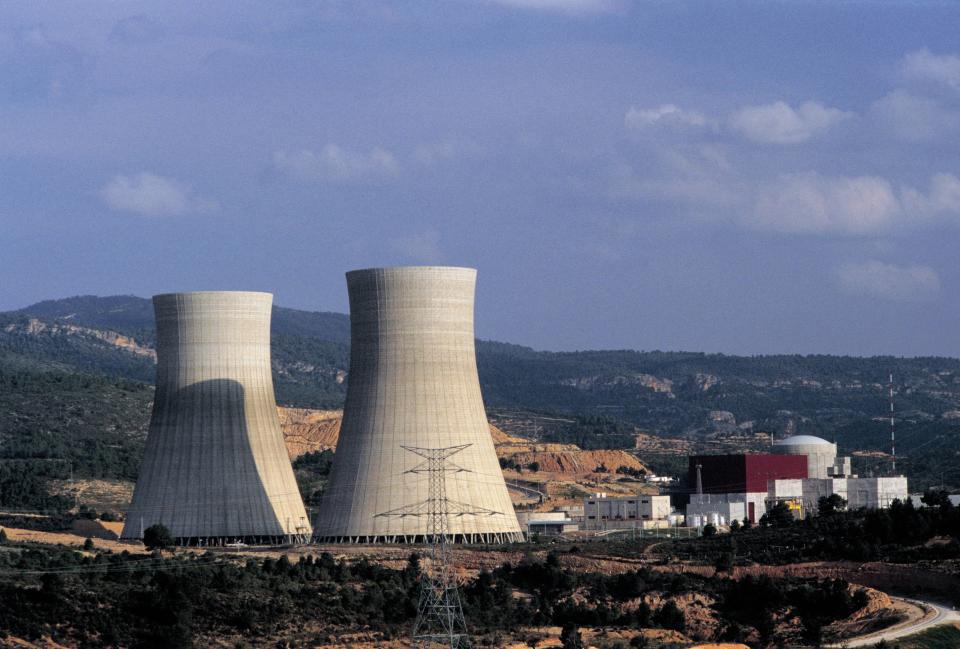 <p>El reactor de Cofrentes, que comenzó a operar en 1985, pertenece en su totalidad a Ibedrola. Se trata de la central nuclear con mayor potencia de España con 1.092,02 MW. (Foto: JMN / Cover / Getty Images).</p> 