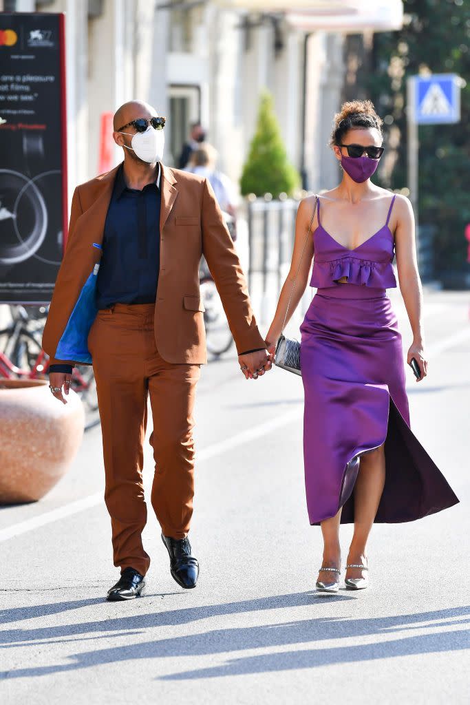 <p>The Game Of Thrones actress co-ordinated her mask to her dress while walking around Venice with boyfriend </p>