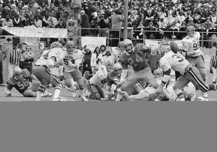 <p>1976 — Pass blocking liberalized for the first time to the advantage of the offense. They would be further liberalized four years later. (Photo credit: Getty) </p>