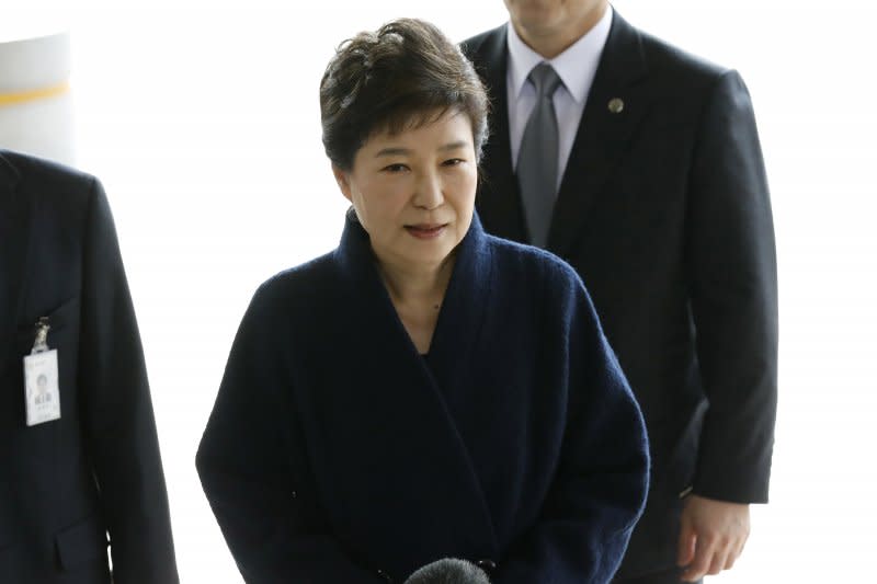 南韓前總統朴槿惠21日赴首爾中央地方檢察廳應訊。（美聯社）