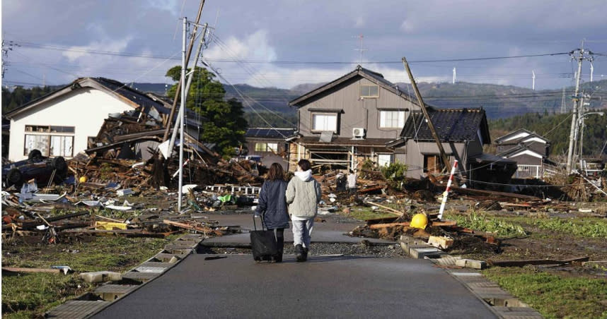 日本石川縣能登半島於當地時間1日下午4時連續發生2起強震，分別為規模5.7、規模7.6，不幸造成78人死亡。（圖／達志／美聯社）