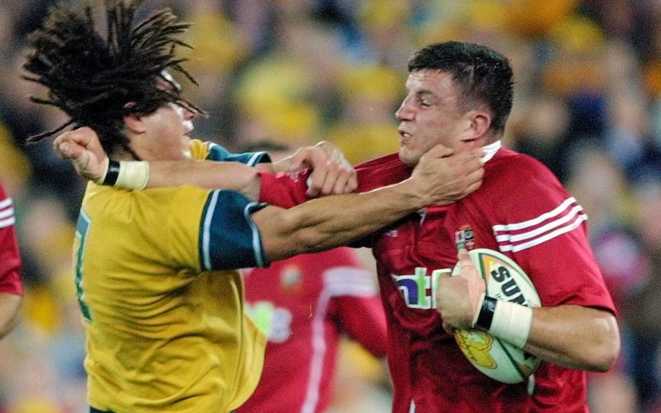 Martin Corry (R) up against George Smith in the 2001 Lions tour - AP