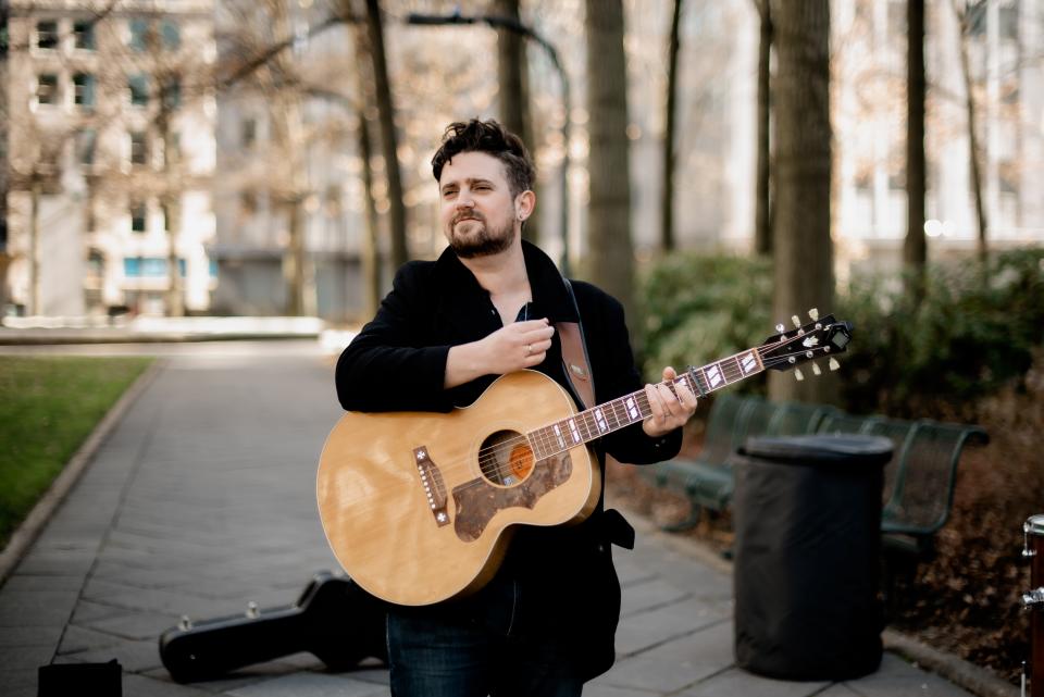 Pittsburgh singer-songwriter Joel Lindsey released an uplifting new song and video.