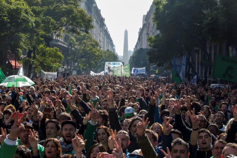 Civil servants marching against layoffs at the Agro-Industry Ministry on September 3, 2018 in Buenos Aires