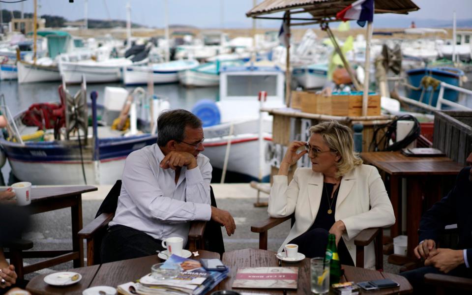 Marine le Pen and local candidate Thierry Mariani