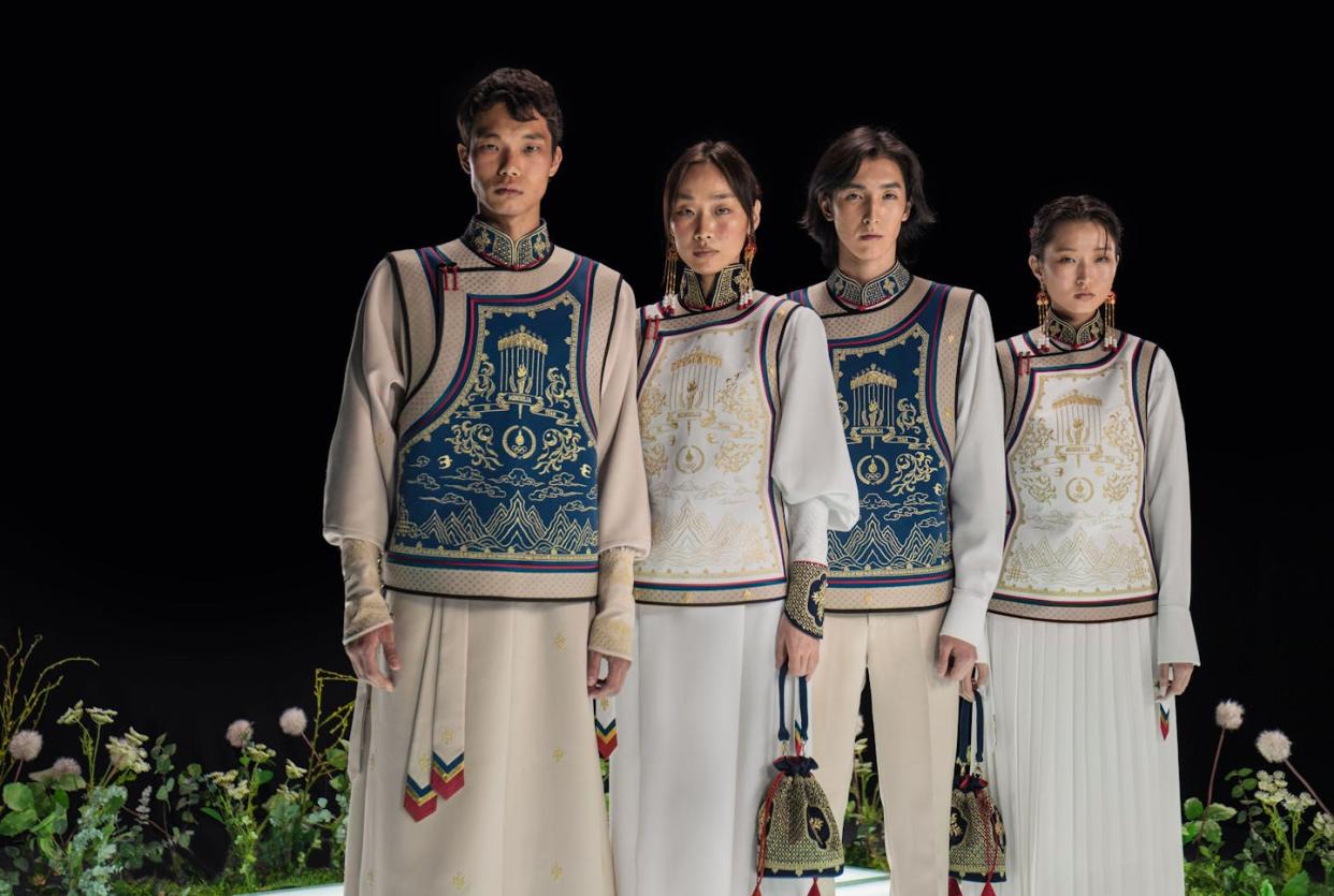 El uniforme de Mongolia de Michel&Amazonka.