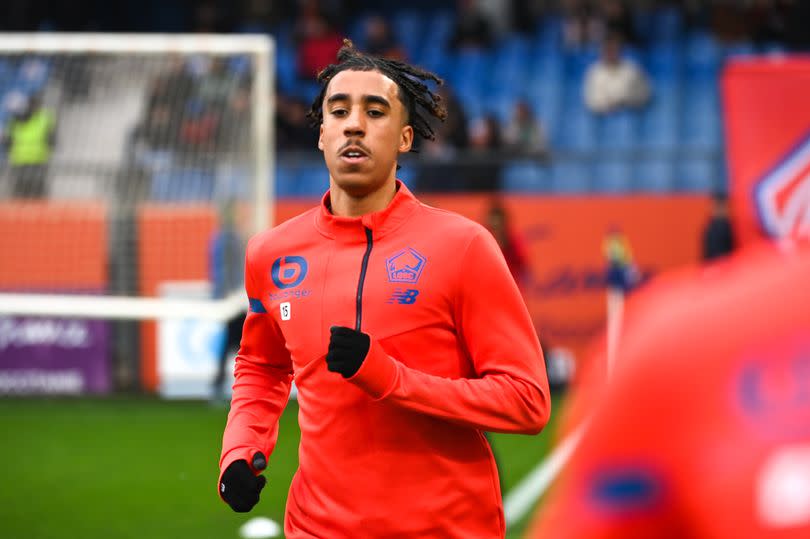 Leny Yoro warms up before Lille's game against Montpellier