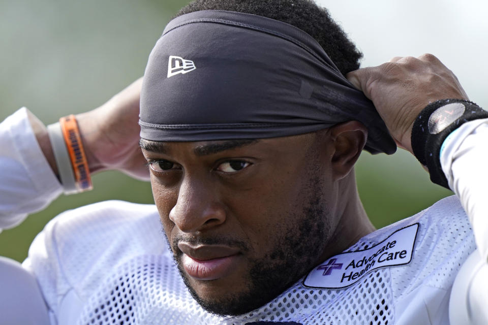 Chicago Bears wide receiver Allen Robinson II wears a headband during an NFL football camp practice in Lake Forest, Ill., Monday, Aug. 17, 2020. (AP Photo/Nam Y. Huh, Pool)