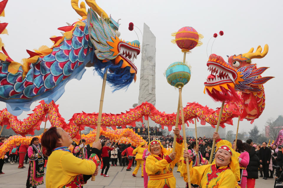 People perform dragon dances on the first day of the Chinese Lunar New Year of Dog, in Mianyang, Sichuan province, China, February 16, 2018. REUTERS/Stringer