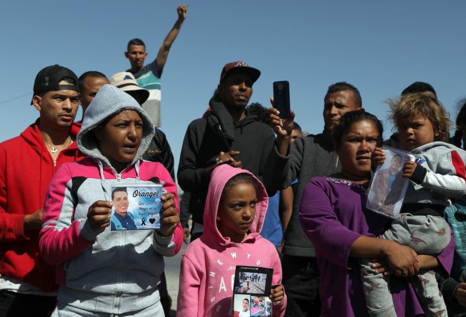 Mirantes recordando a 40 migrantes que fallecieron en Marzo 27, 2023, durante el incendio en el Instituto Nacional de Migrantes (INM)  en Ciudad Juarez. (Photo by HERIKA MARTINEZ / AE / AFP) (Photo by HERIKA MARTINEZ/AE/AFP via Getty Images)