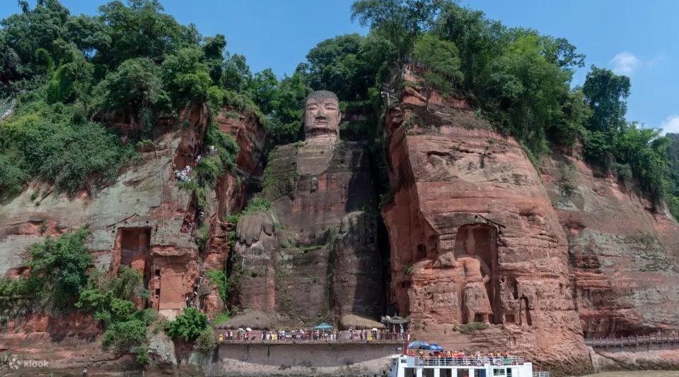 Panda Base and Leshan Giant Buddha Day Tour from Chengdu. (Photo: Klook SG)