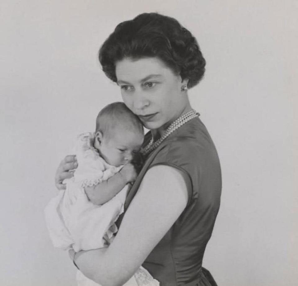 Le prince Andrew, le duc d'York, a publié cette photo aujourd'hui avec une déclaration sur la mort de sa mère. Crédit photo du duc d'York