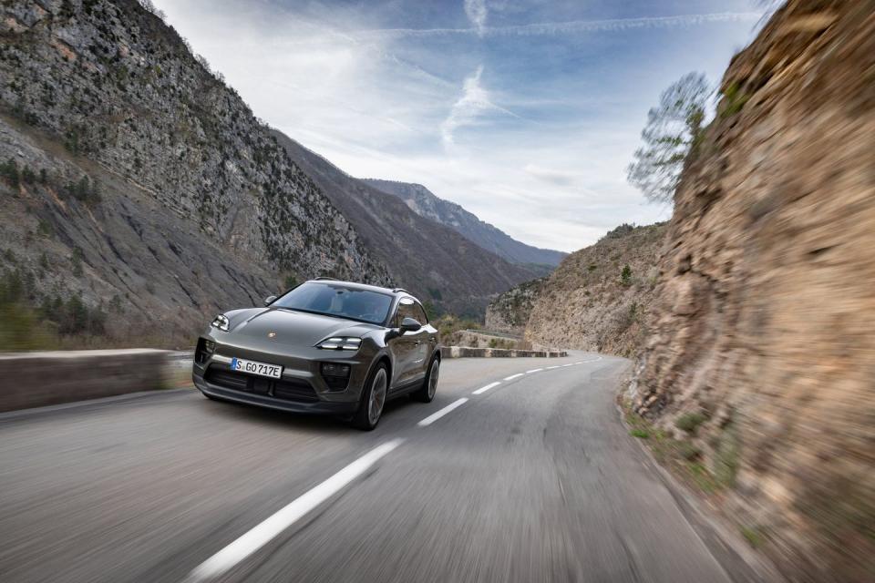 2024 porsche macan 4 electric