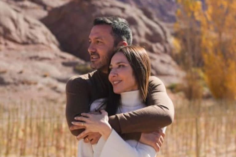 Cristina Pérez y Luis Petri se comprometieron días atrás al pie de la Cordillera