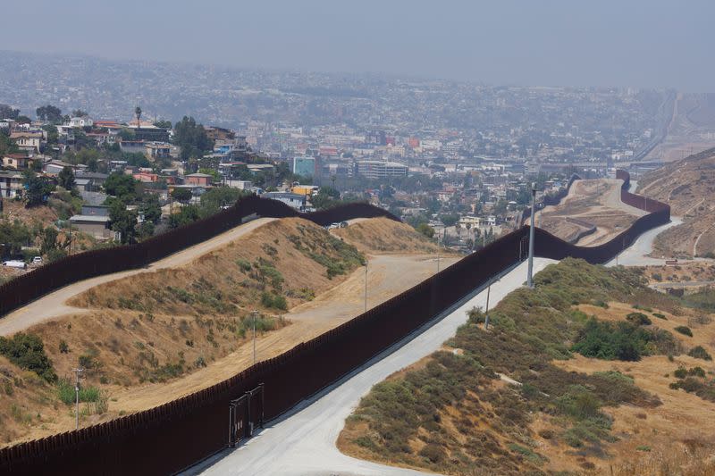 El muro fronterizo entre México y Estados Unidos en San Diego, California, Estados Unidos.
