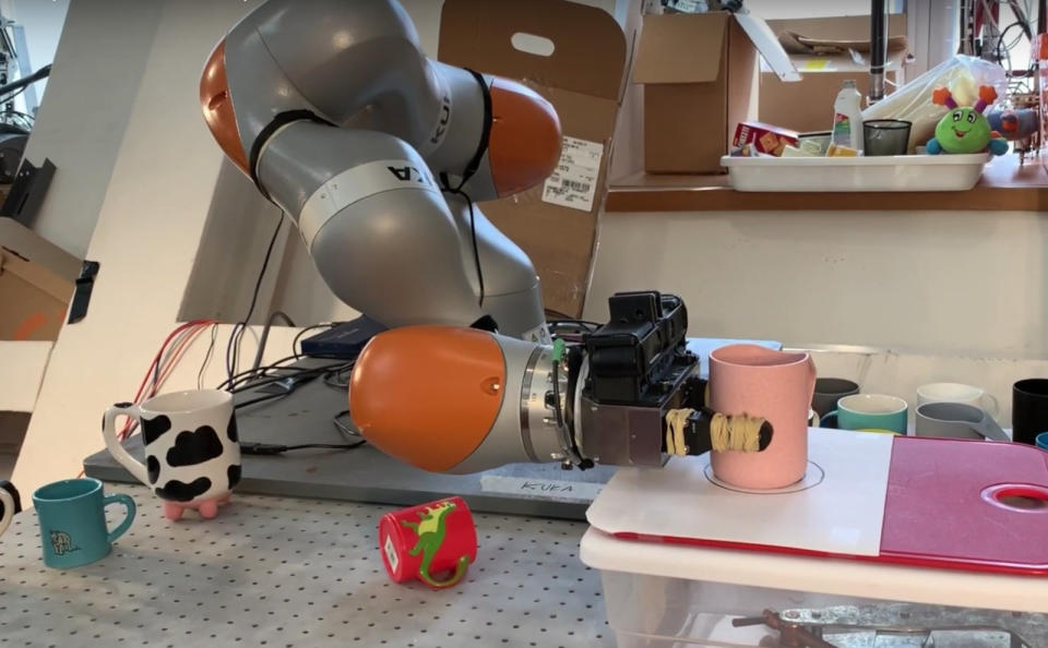 MIT's Computer Science and Artificial Intelligence Laboratory (CSAIL) hasdeveloped a new system that gives robots the power to pick up and handle anyobject, even those they haven't seen before