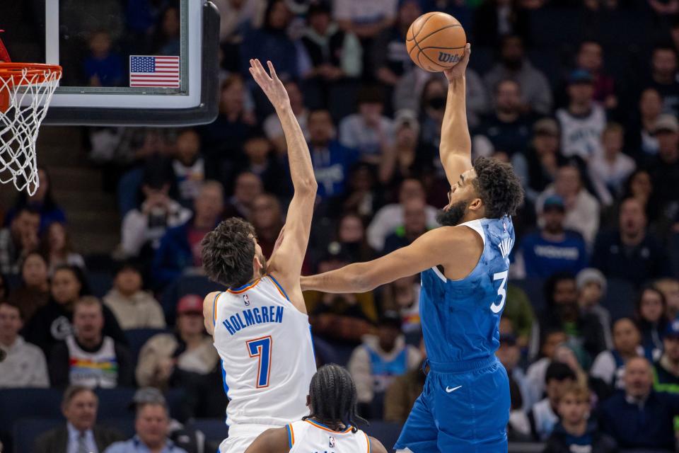 Timberwolves center Karl-Anthony Towns (32) drives to the basket against Thunder forward Chet Holmgren (7) in the first half at Target Center on Tuesday in Minneapolis.