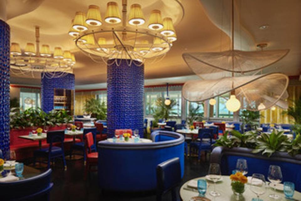 En el emblemático hotel Fontainebleau Miami Beach, se encuentra Mirabella, conocido restaurante de cocina italiana costera. 