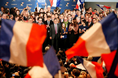 French politician Francois Fillon (C), member of the conservative Les Republicains political party, attends a final rally ahead of Sunday's first round of vote to choose the conservative candidate for France's presidential election in Paris, France, November 18, 2016. REUTERS/Charles Platiau