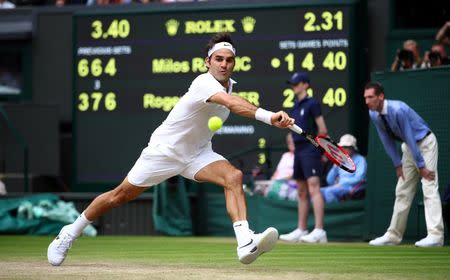 Britain Tennis - Wimbledon - All England Lawn Tennis & Croquet Club, Wimbledon, England - 8/7/16 Switzerland's Roger Federer in action against Canada's Milos Raonic REUTERS/Clive Brunskill