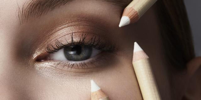 how to apply bottom eyeliner