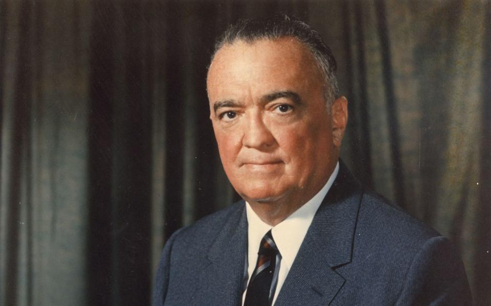 Die Liste der "Ten Most Wanted" geht zurück auf eine Unterhaltung zwischen FBI-Chef J. Edgar Hoover und einem Journalisten im Jahr 1949, der wissen wollte, welche "harten Kerle" die US-Bundespolizei am dringendsten suchte. Ein Jahr später wurde die Liste erstmals veröffentlicht. (Bild: MPI/Getty Images)