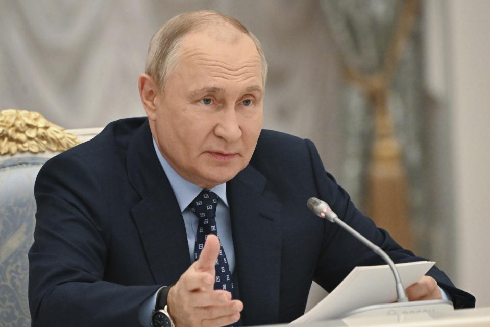 Wladimir Putin brüstet sich deWladimir Putin wird nicht bei der Sicherheitskonferenz sprechen (Bild: Sergei Guneyev/Pool Sputnik Kremlin/AP/dpa)rzeit unter anderem mit den hohen Ölpreisen. (Bild: Sergei Guneyev/Pool Sputnik Kremlin/AP/dpa)