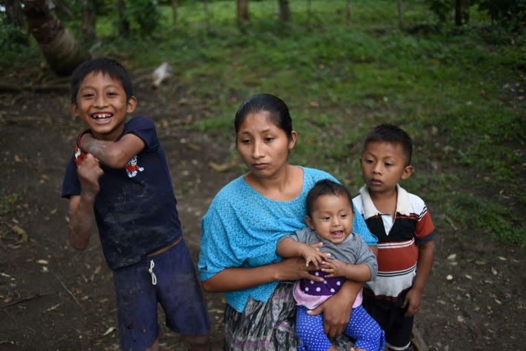 Claudia Maquin, the mother of Jakelin Caal -- the seven year-old Guatemalan girl who died in US Border Patrol custody -- speaks to reporters with the late girl's three siblings