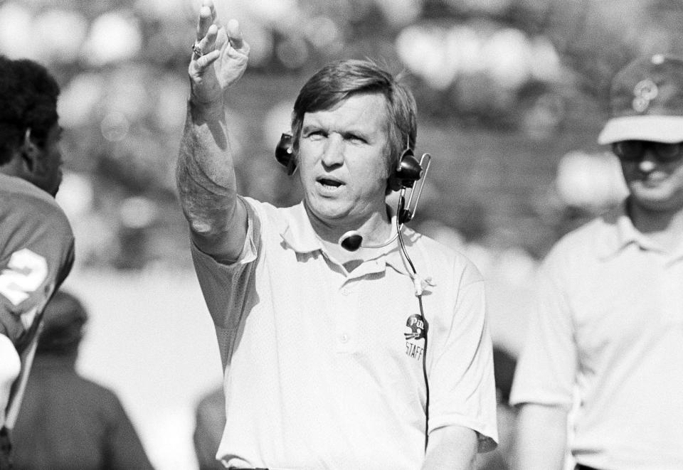 Former Pittsburgh coach Johnny Majors led a massive turnaround at Pitt, beginning in 1973.