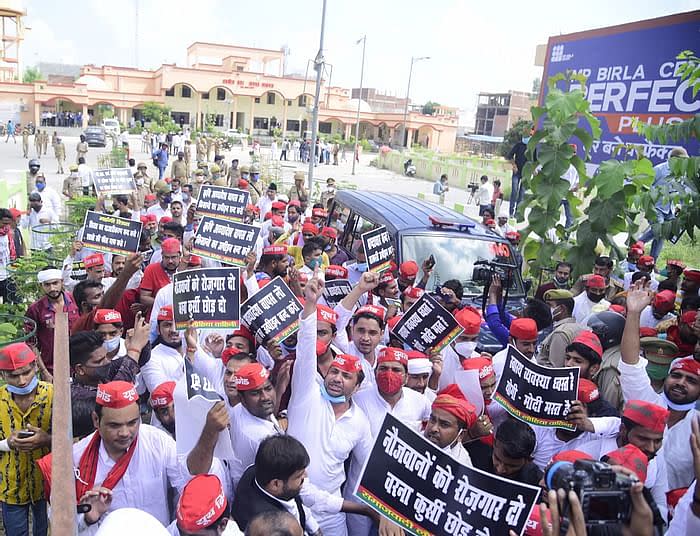 SP workers protesting against farm bills in Lucknow.