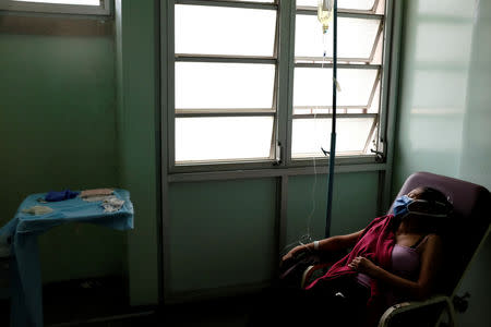 A woman receives medical treatment at the Jose Gregorio Hernandez hospital in the slum of Catia in Caracas, Venezuela November 20, 2018. Picture taken November 20, 2018. REUTERS/Marco Bello