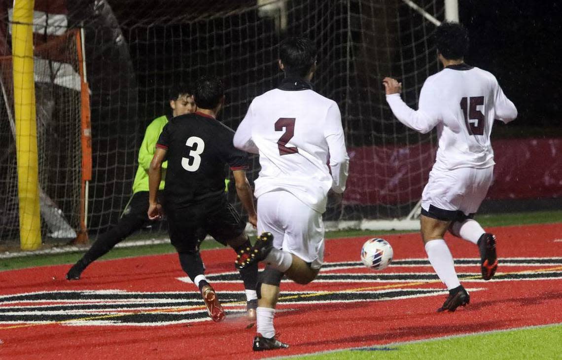 McLane High sophomore Guillermo ‘Memo’ Martínez slipped a goal past the Chávez High defense to open the scoring of what became a 3-2 overtime win by McLane over visiting Chávez High for the CIF Central Section Division III boys championship on Feb. 24, 2023. JUAN ESPARZA LOERA/jesparza@vidaenelvalle.com