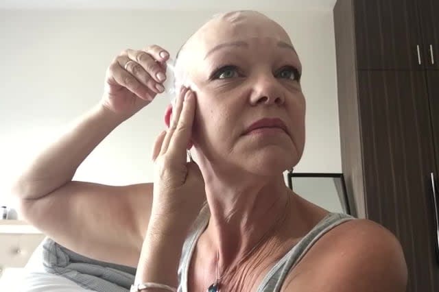 Woman gives hilarious tutorial on how to give yourself an at-home 'facelift'