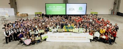 Around 200 volunteers from Sands China and the Rotary Club of Macau work together to build more than 27,000 hygiene kits for global charity Clean the World at The Venetian Macao Dec. 1. (PRNewsfoto/Sands China Ltd.)