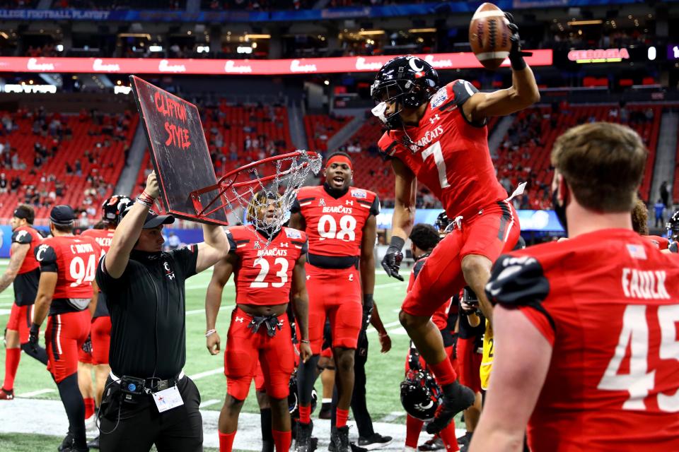 Cincinnati Bearcats cornerback Coby Bryant (7) celebrates a turnover with a dunk in the first quarter during the Chick-fil-A Peach Bowl against the Georgia Bulldogs, Friday, Jan. 1, 2021, at Mercedes-Benz Stadium in Atlanta, Georgia.