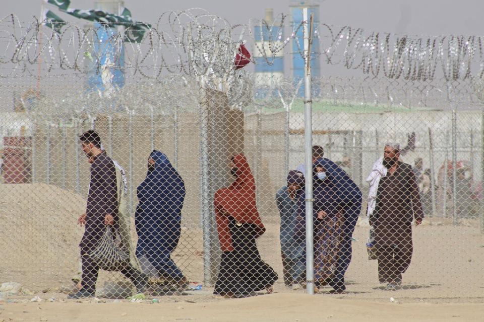 Afghan nationals entering Pakistan through the border crossing point in Chaman on 30 August (AFP via Getty)