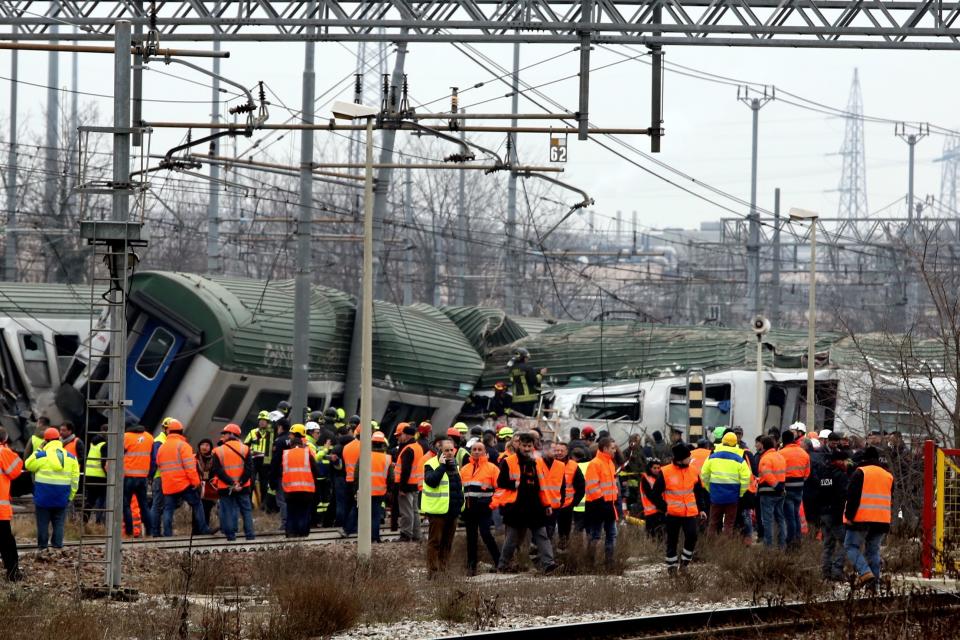 Deadly commuter train derailment near Milan