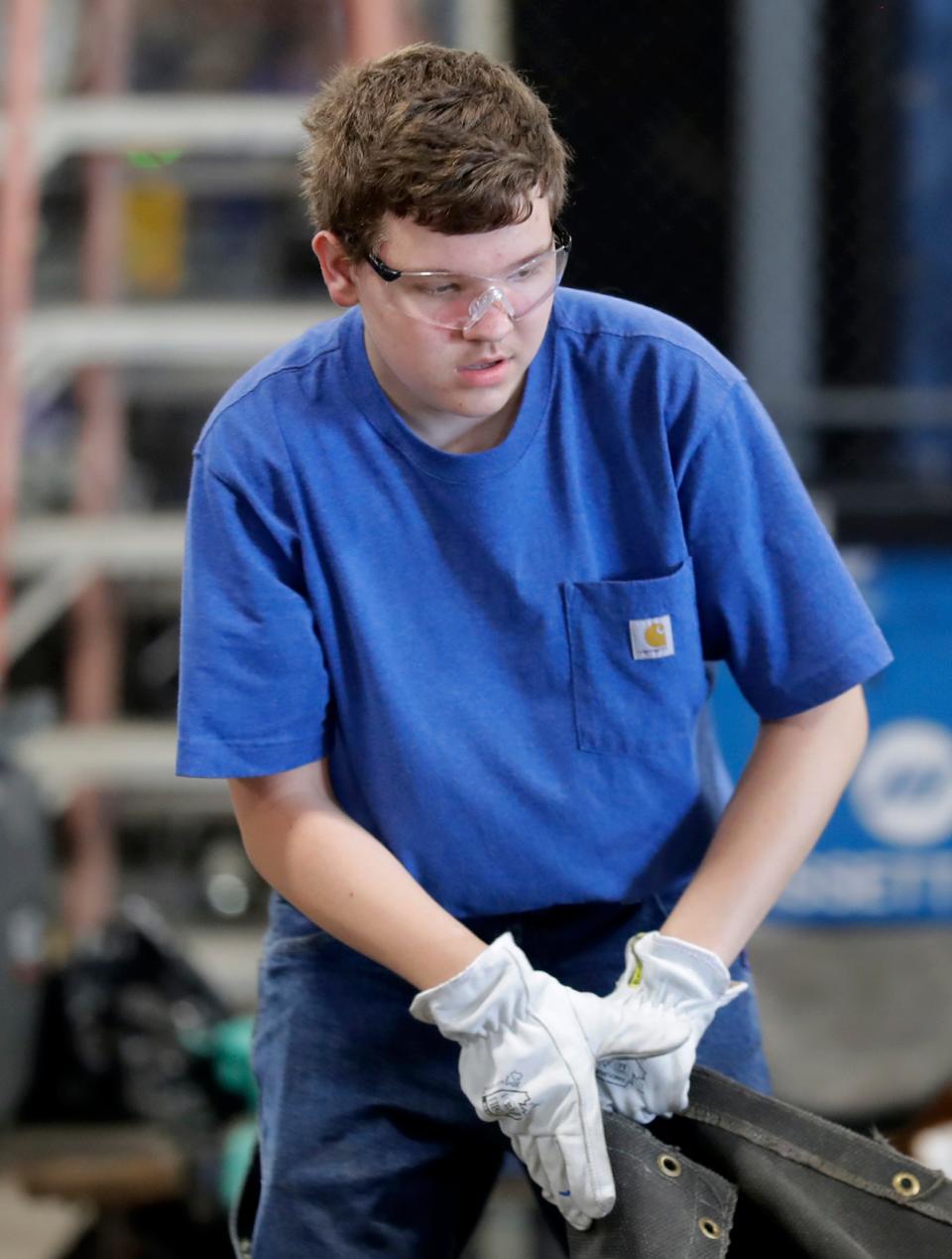 Appleton East High School student Carter Steward, 16-year-old youth apprentice, working at Bassett Mechanical on Thursday, July 27, 2023 in Kaukauna, Wis. Wm. Glasheen USA TODAY NETWORK-Wisconsin