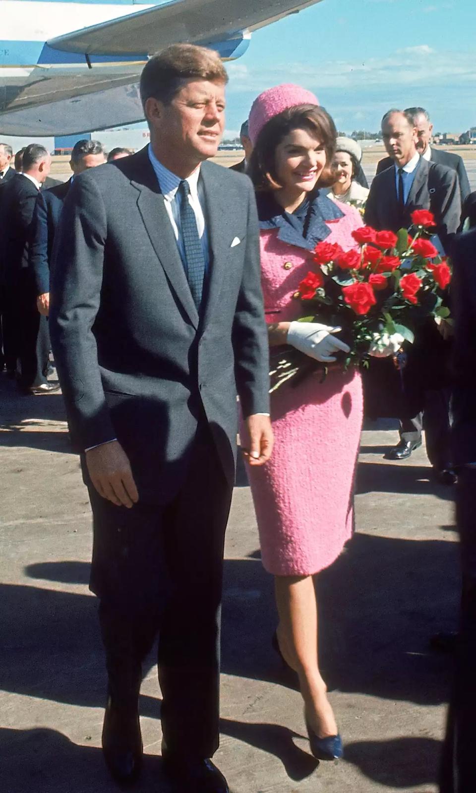 John F. Kennedy and Jackie Kennedy in 1963, Chanel tweed, pink skirt suit