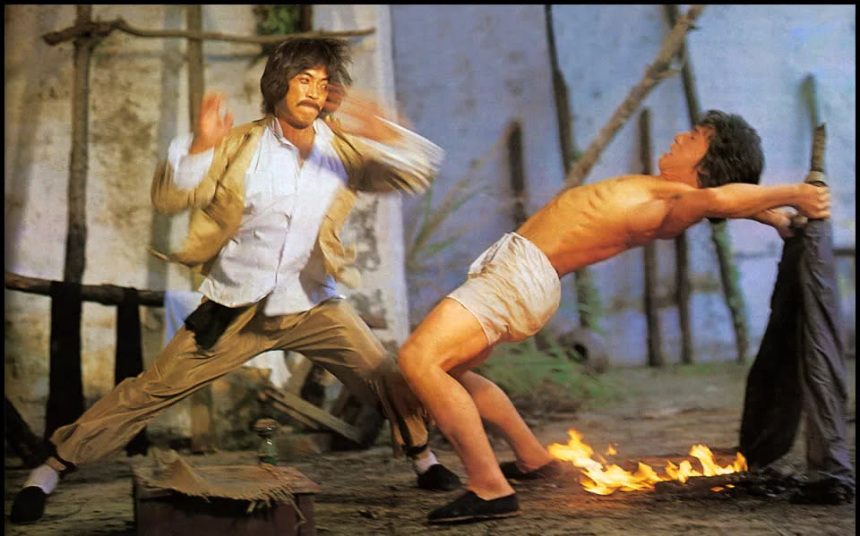Hwang Jang Lee und Jackie Chan im Film Sie nannten ihn „Knochenbrecher“ von Yuen Woo-ping 1978. (Alamy) (TCD/Prod.DB, TCD/Prod.DB)
